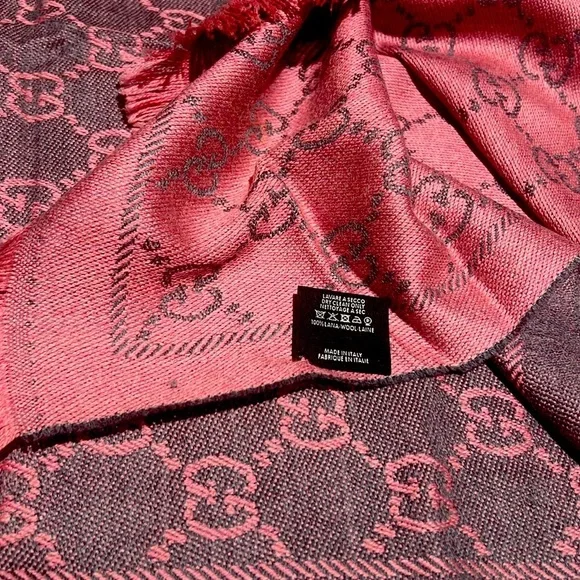 Gucci Pink and Gray Scarf with Monogram Pattern 19x72 - Picture 4 of 4